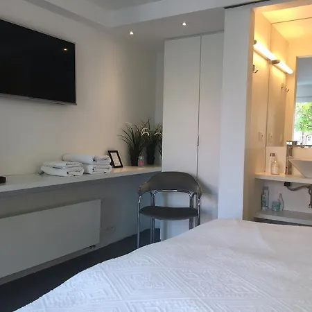 Poppies , Free Parking Guest house 3*