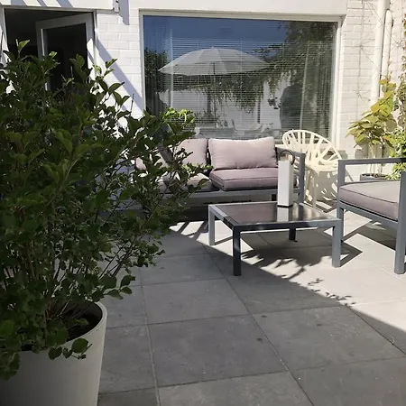 Poppies , Free Parking 3* Ostend